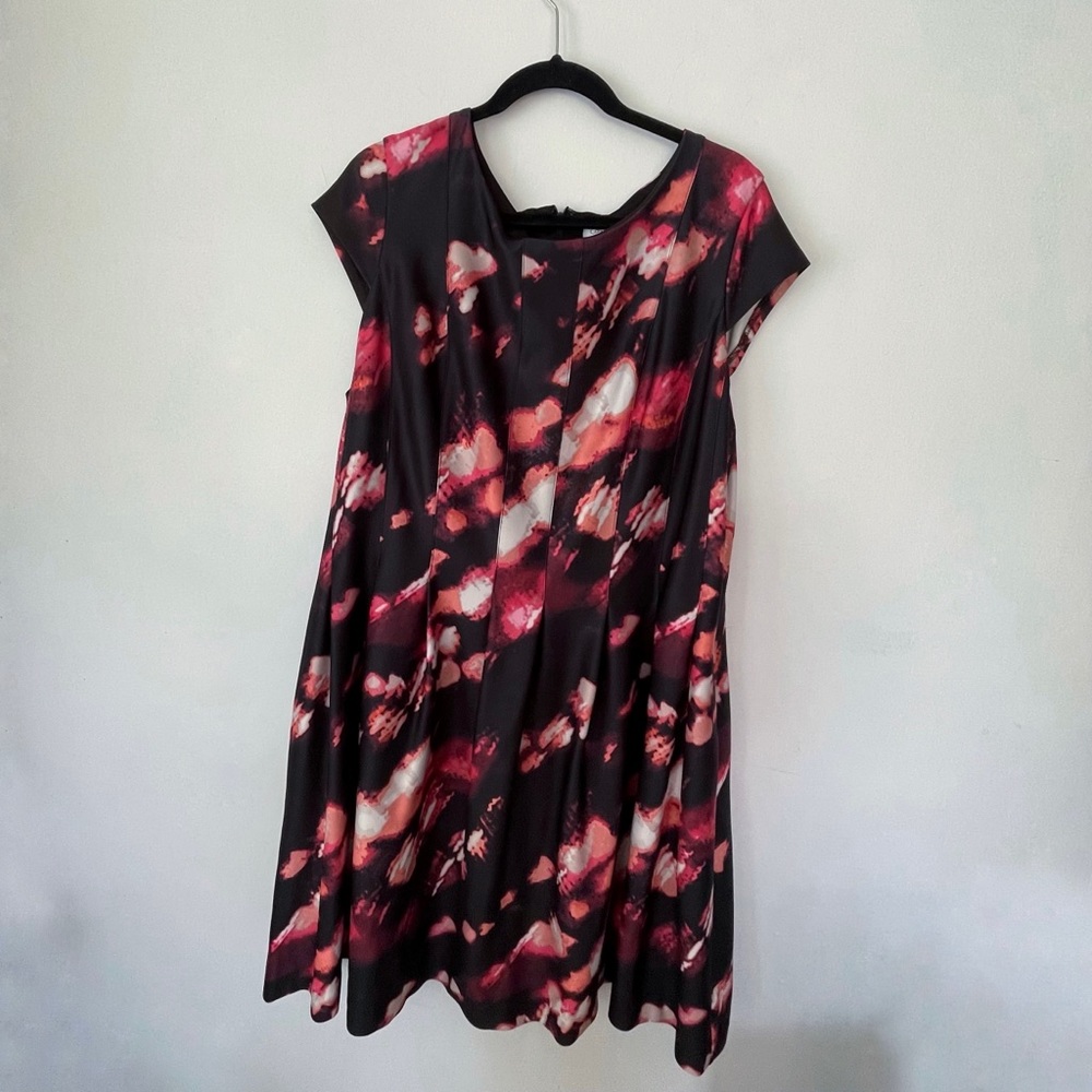 🪐Calvin Klein Pink and Black Printed Dress in 20w🪐